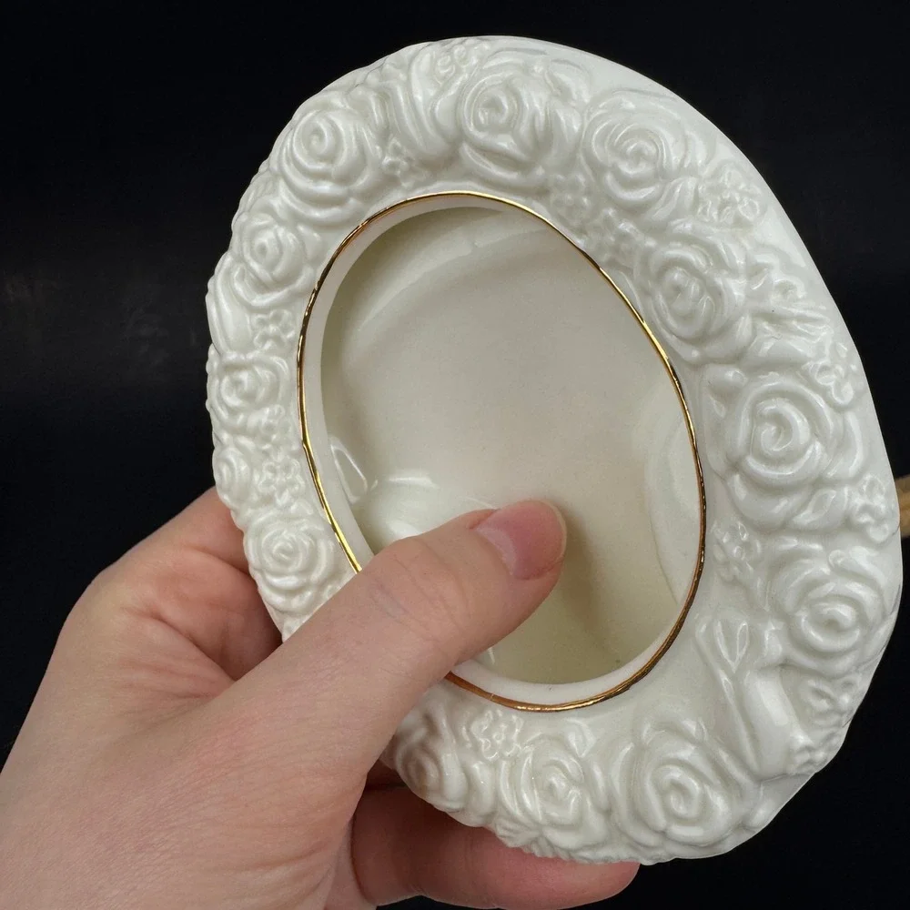 Vtg Ceramic Cream Color w Gold Metallic Accent Small Round Tabletop Frame Roses